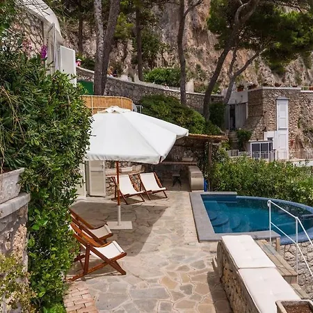 Roccia Di Mare Capri